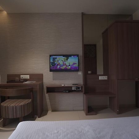 Hotel Mathoshree Thane Exterior photo