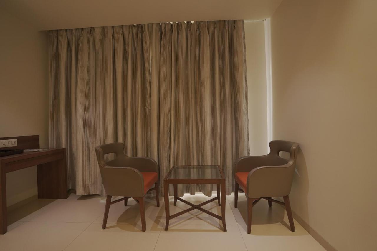 Hotel Mathoshree Thane Exterior photo