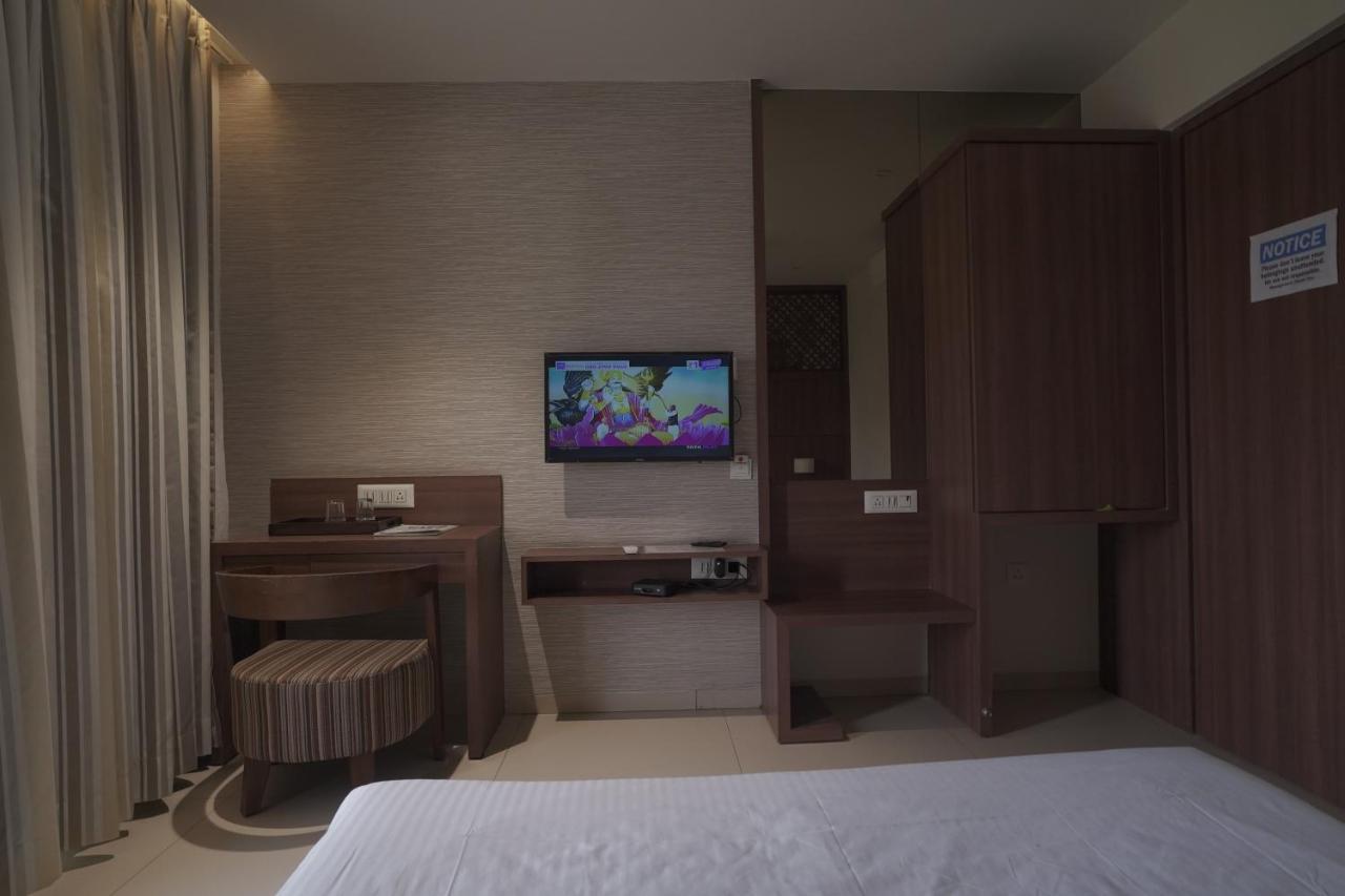 Hotel Mathoshree Thane Exterior photo