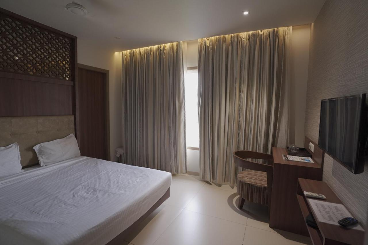 Hotel Mathoshree Thane Exterior photo