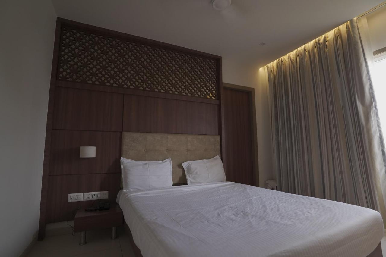 Hotel Mathoshree Thane Exterior photo
